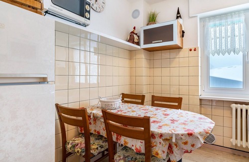 Folgaria Apartamento | Apartamento "House Cuel Milena Folgaria - Yellow" con vistas a la montaña y jardín compartido