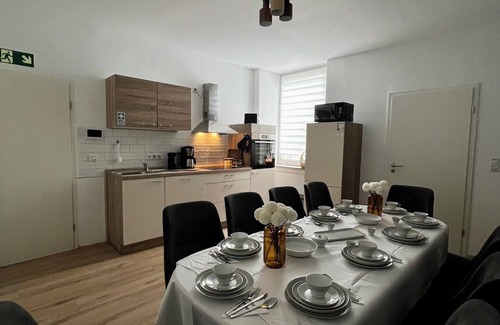 Altendorf Apartamento | Apartment house in Essen over 2 levels & garden