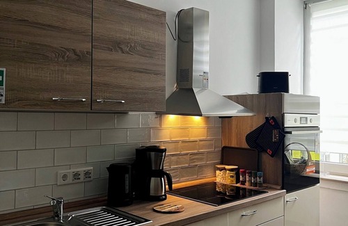 Altendorf Apartamento | Apartment house in Essen over 2 levels & garden
