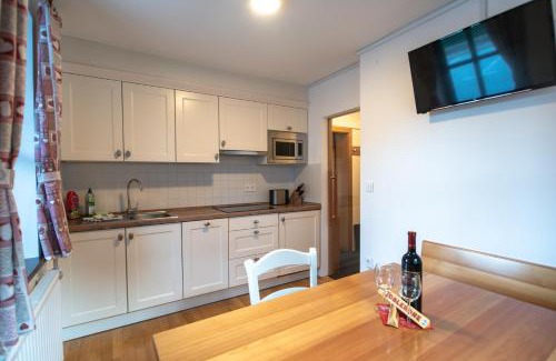 Kranjska Gora Apartamento | Apartment Hribovc with atrium and free parking