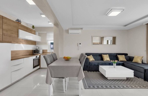 Promajna Apartamento | Apartment Hrvoje -only 50m to the sea