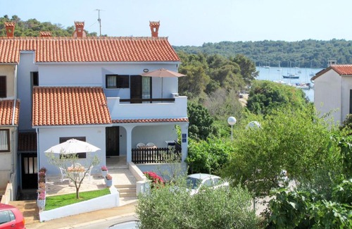Vinkuran Apartamento | Apartment Hula - PUL249 by Interhome
