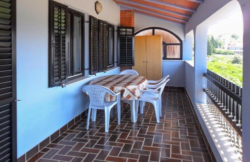 Vinkuran Apartamento | Apartment Hula - PUL249 by Interhome