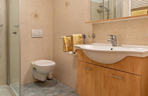 Pennes Apartamento | Apartamento "Huterhof Wiesengrund 1" con vistas a la montaña, balcón y Wi-Fi