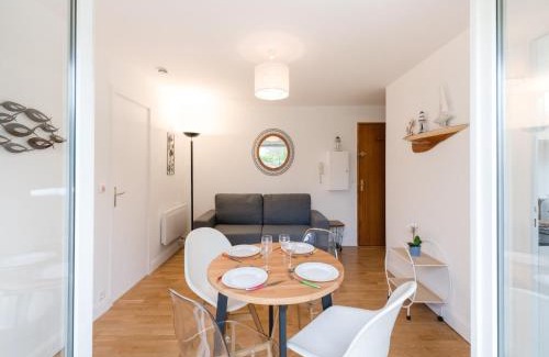Port-en-Bessin-Huppain Apartamento | Apartment in Port-en-Bessin near Seashore
