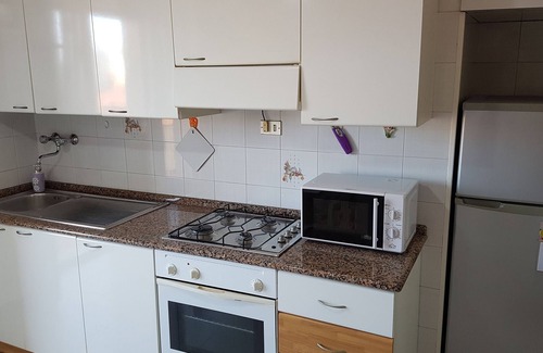 Falconara Marittima Apartamento | Apartamento 'Il Nido Di Pikki' con vistas al mar, balcón y Wi-Fi