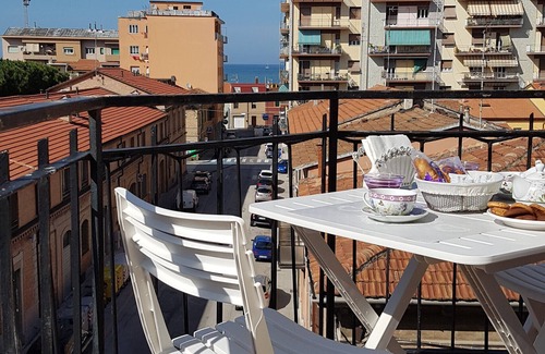 Falconara Marittima Apartamento | Apartamento 'Il Nido Di Pikki' con vistas al mar, balcón y Wi-Fi