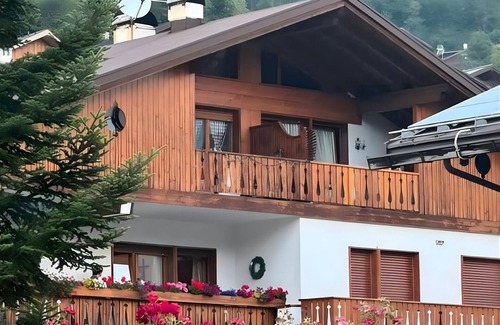 Pieve di Cadore Apartamento | Apartamento 'I Tramonti Del Picco Di Roda' con vistas a la montaña, terraza privada y Wi-Fi