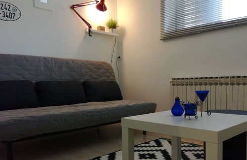 Zagreb Casa | Apartamento II para vacaciones rodeado de jardín (WI-FI GRATUITO Y APARCAMIENTO GRATUITO)