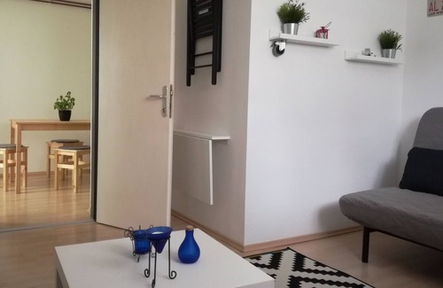 Zagreb Casa | Apartamento II para vacaciones rodeado de jardín (WI-FI GRATUITO Y APARCAMIENTO GRATUITO)