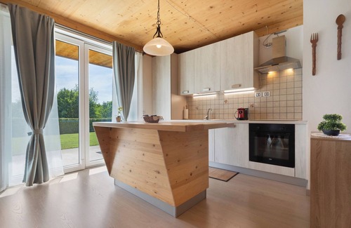 Trambileno Apartamento | Apartamento 'Il Biancospino' con vistas a la montaña, jardín privado y Wi-Fi