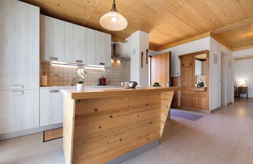 Trambileno Apartamento | Apartamento 'Il Biancospino' con vistas a la montaña, jardín privado y Wi-Fi