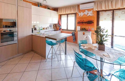 Fossacesia Apartamento | Apartamento 'Il Dolce Risveglio' con vistas a las montañas, Wi-Fi y aire acondicionado