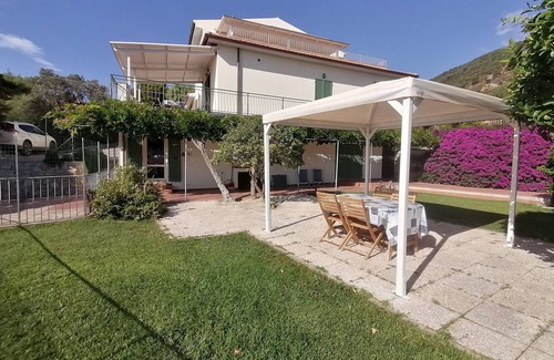 Patresi Casa | Apartamento "Il Mirto" con jardín mediterráneo y vistas al mar