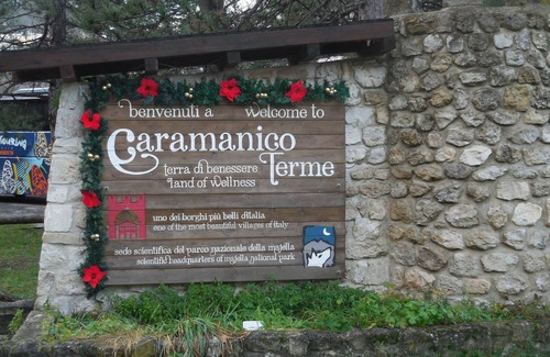 Caramanico Terme Apartamento | Apartamento "Il Nido nel Borgo Bello" con vistas a la montaña y balcón