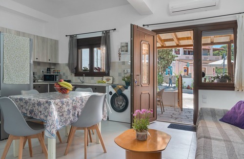 Panormos Apartamento | Apartamento 'Iliana 2' con vistas a la montaña, Wi-Fi y aire acondicionado