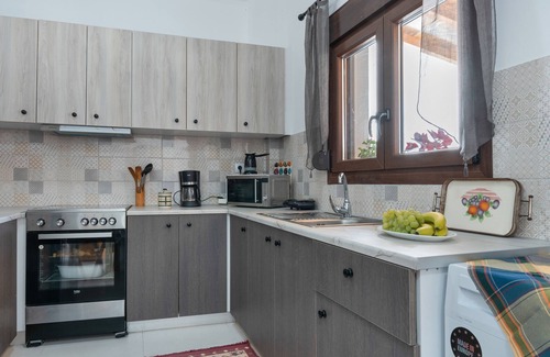 Panormos Apartamento | Apartamento 'Iliana 2' con vistas a la montaña, Wi-Fi y aire acondicionado