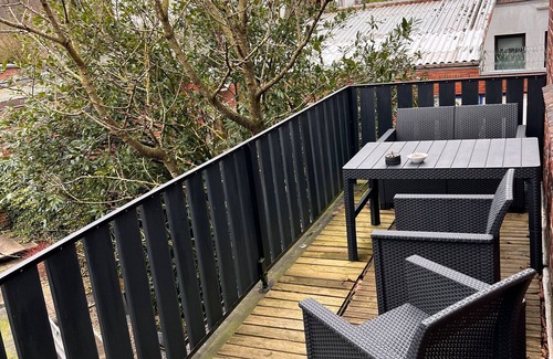 Brunsbuttel Apartamento | Apartamento 'Im Koog 99 M²' con balcón y Wi-Fi