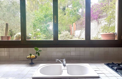 Vallebona Apartamento | apartment in 70´s building in the Olive Jungle 3km off the mediterranean