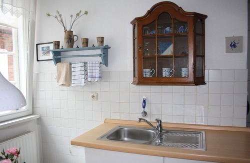 Friedrichstadt Apartamento | Apartamento en una casa histórica justo en el agua con bote y bicicletas