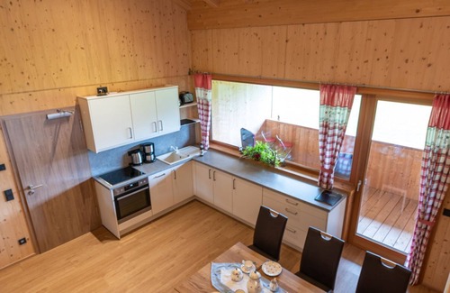 Oberstdorf Condominio | Apartamento en una casa de madera maciza de nueva construcción con impresionantes vistas panorámicas.