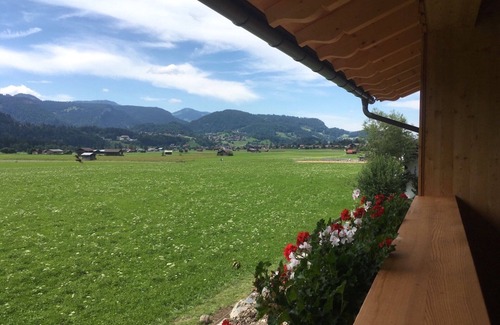 Oberstdorf Condominio | Apartamento en una casa de madera maciza de nueva construcción con impresionantes vistas panorámicas.