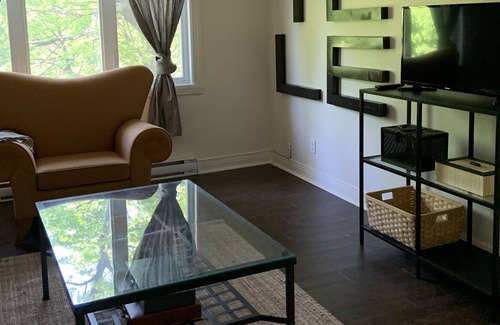 Cote-Saint-Paul Apartamento | Apartment in a quiet area 5 minutes from the metro on foot. Non-smoker.
