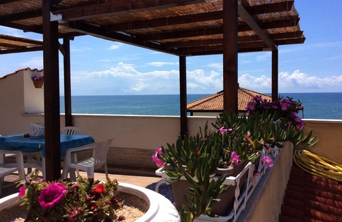 Latina Lido Apartamento | apartamento en una villa junto al mar, con impresionantes vistas