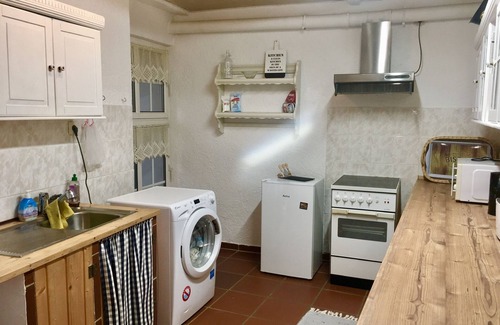 Brauneberg Condominio | Apartment in Brauneberg with 2 bedrooms, large slate living room, green courtyard, Moselle