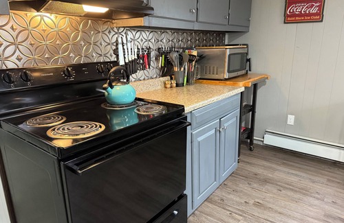 Kintnersville Apartamento | Apartment in Bucks County w/ hot tub, private entrance, yard, and covered patio!