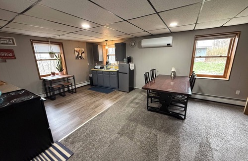 Kintnersville Apartamento | Apartment in Bucks County w/ hot tub, private entrance, yard, and covered patio!