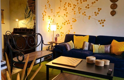 Catasol Apartamento | Apartamento en casa de pueblo con encanto restaurada,art & patio, descanso.