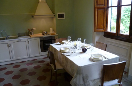 Vicchio Villa | Villa de campo con gran jardín rodeado de verdes cipreses toscanos