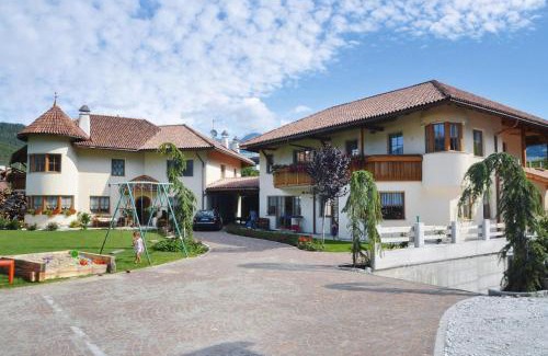 Sciaves Apartamento | Apartment in Dolomites with Pool Access