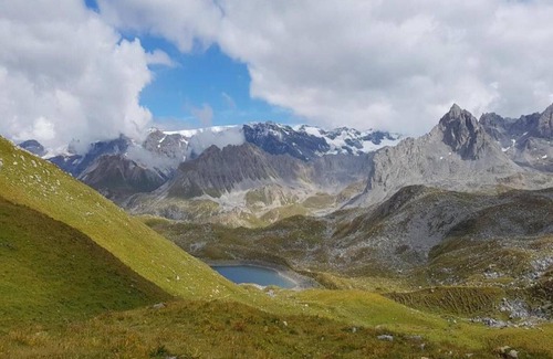 Doucy-Combelouviere Apartamento | Apartamento en Doucy con Vistas a Montañas