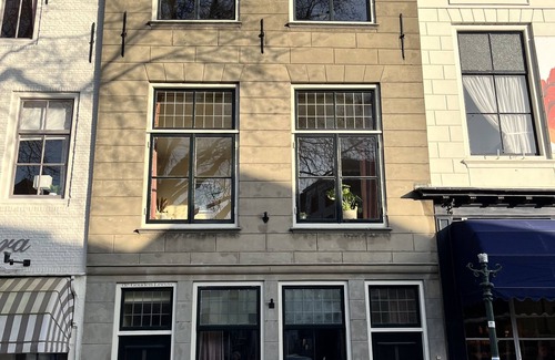 Zierikzee Apartamento | Apartment in former warehouse right in the center of Zierikzee