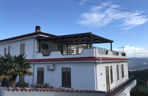 Galbato Apartamento | Apartamento en frente de las Islas Eolias: terraza con hermosa vista panorámica