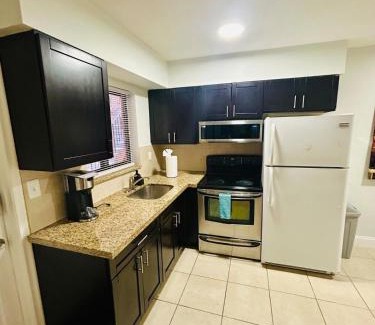 North Central Hollywood Apartamento | Apartment in Hollywood close to shops & beach 108