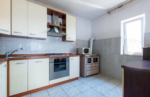 Tribanj Apartamento | Apartamento en Tribalj con vistas al mar