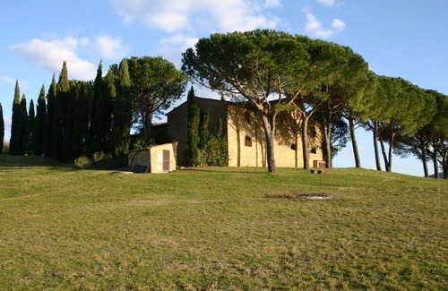 Casale Marittimo Apartamento | Apartment in a country house on a hill overlooking the sea with a large park and swimming pool