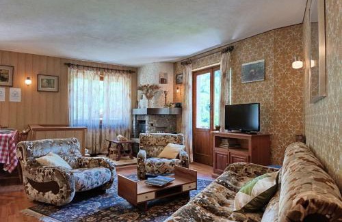 Chiesa in Valmalenco Apartamento | Apartment in Semi Detached Villa - Near Ski Lift