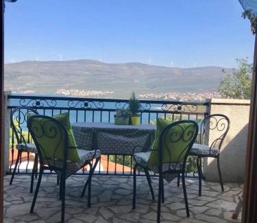 Donji Karin Apartamento | Apartment in Karin Gornji with sea view, balcony, air conditioning, Wi-Fi (4207-2)