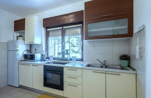 Kastel Novi Apartamento | Apartamento en Kaštel Novi con Terraza, Acondicionador, WIFI, Lavadora (5104-2)