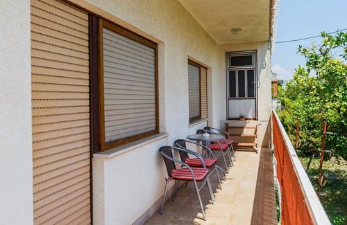Kastel Novi Apartamento | Apartamento en Kaštel Novi con Terraza, Acondicionador, WIFI, Lavadora (5104-2)