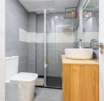 Barrio de La Latina Apartamento | Apartment in La Latina ideal for Work or Study