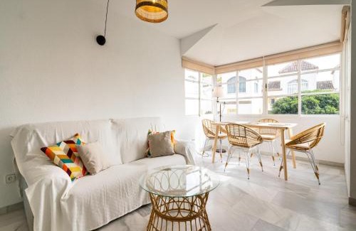 Urbanizacion Costabella Apartamento | Apartment in Marbella near Costabella Beach