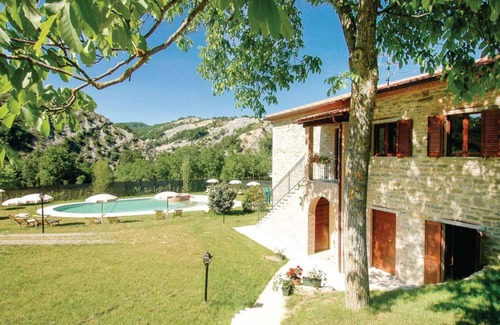 Apecchio Casa | Apartamento en Marche cerca de Urbino y piscina