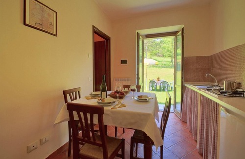 Apecchio Villa | Apartamento en Marche con Piscina