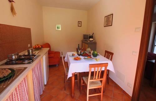 Apecchio Villa | Apartamento en Marche con Piscina