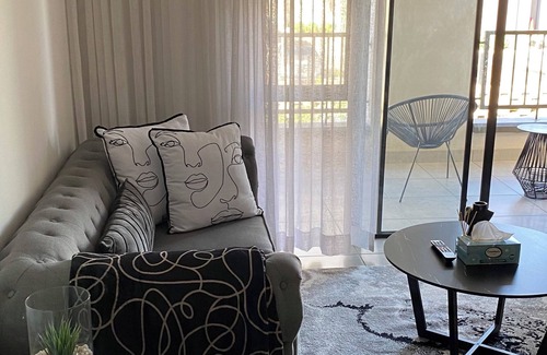 Greater Johannesburg Metropolitan Area Apartamento | Apartment in Midrand A beautiful lagoon experience